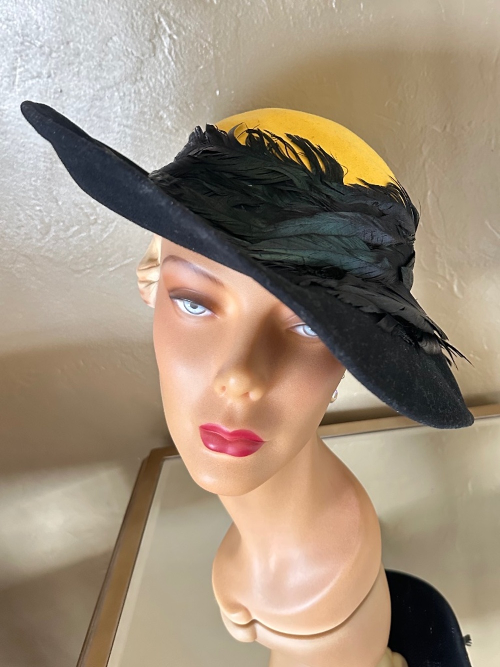 DESIGNER 1950s' YELLOW & BLACK WIDE BRIM HAT + ROOSTER FEATHERS